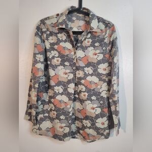 Women's long-sleeved shirt with vintage floral print and buttons.Size S.